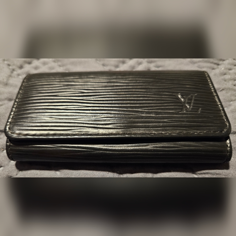 LOUIS VUITTON - PRISTINE LV EPI KEY CASE - Picture 6 of 16